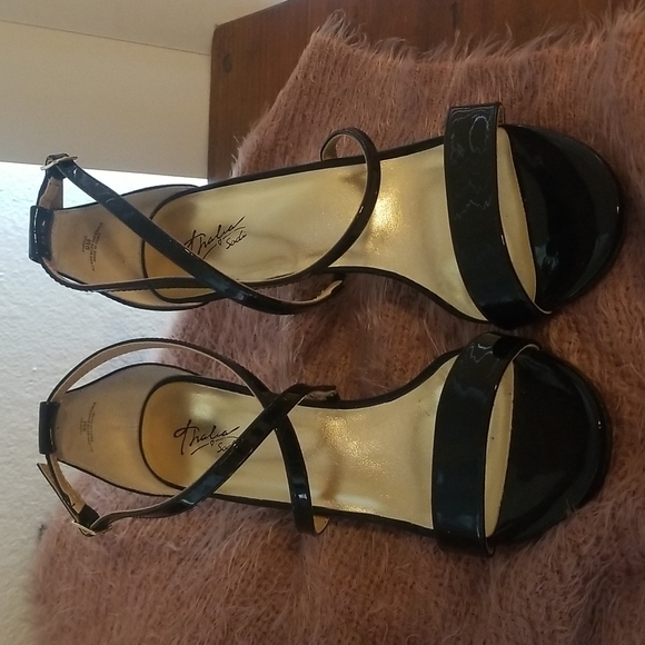 Black Patent Sexy Strappy Heels NWOT Thalia Sodi - Picture 2 of 7